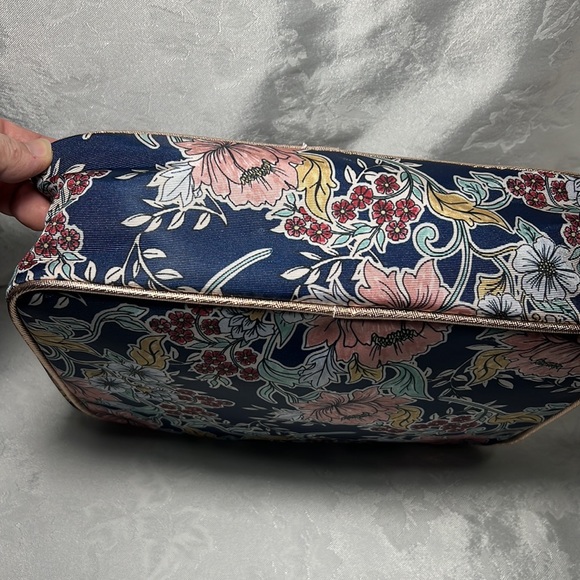 Primrose Hill London Floral Weekender Makeup Bag - Picture 5 of 9